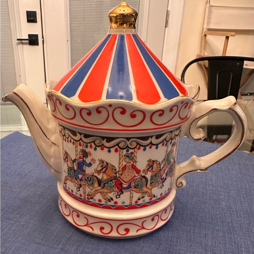Carousel Sadler Teapot Design 2005895 Edwardian Entertainment  Made In England
